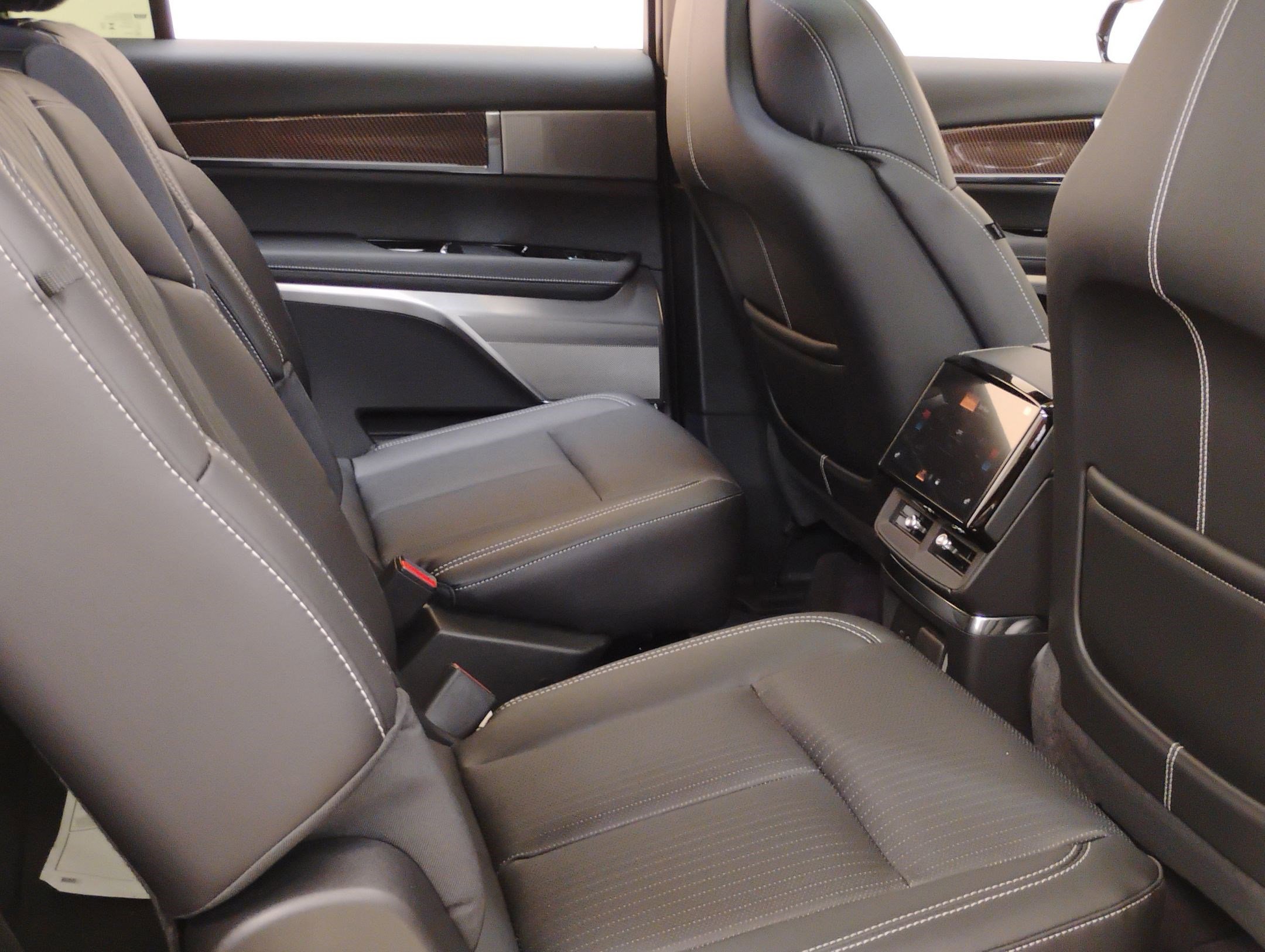 New 2026 Cadillac Vistiq Sport w/ LPO, Floor Liner Package image 27