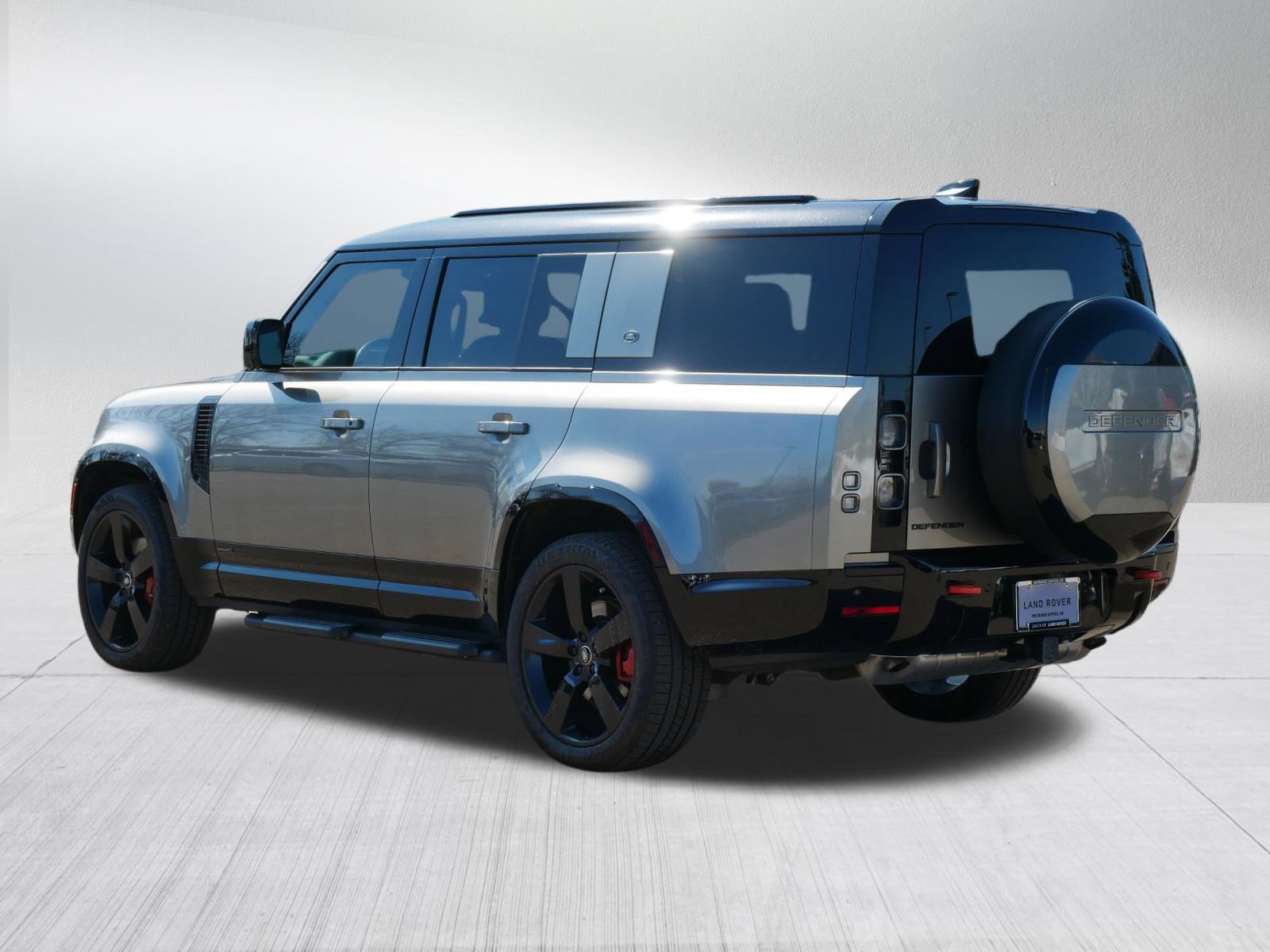Used 2024 Land Rover Defender 130 X AWD/4WD image 7