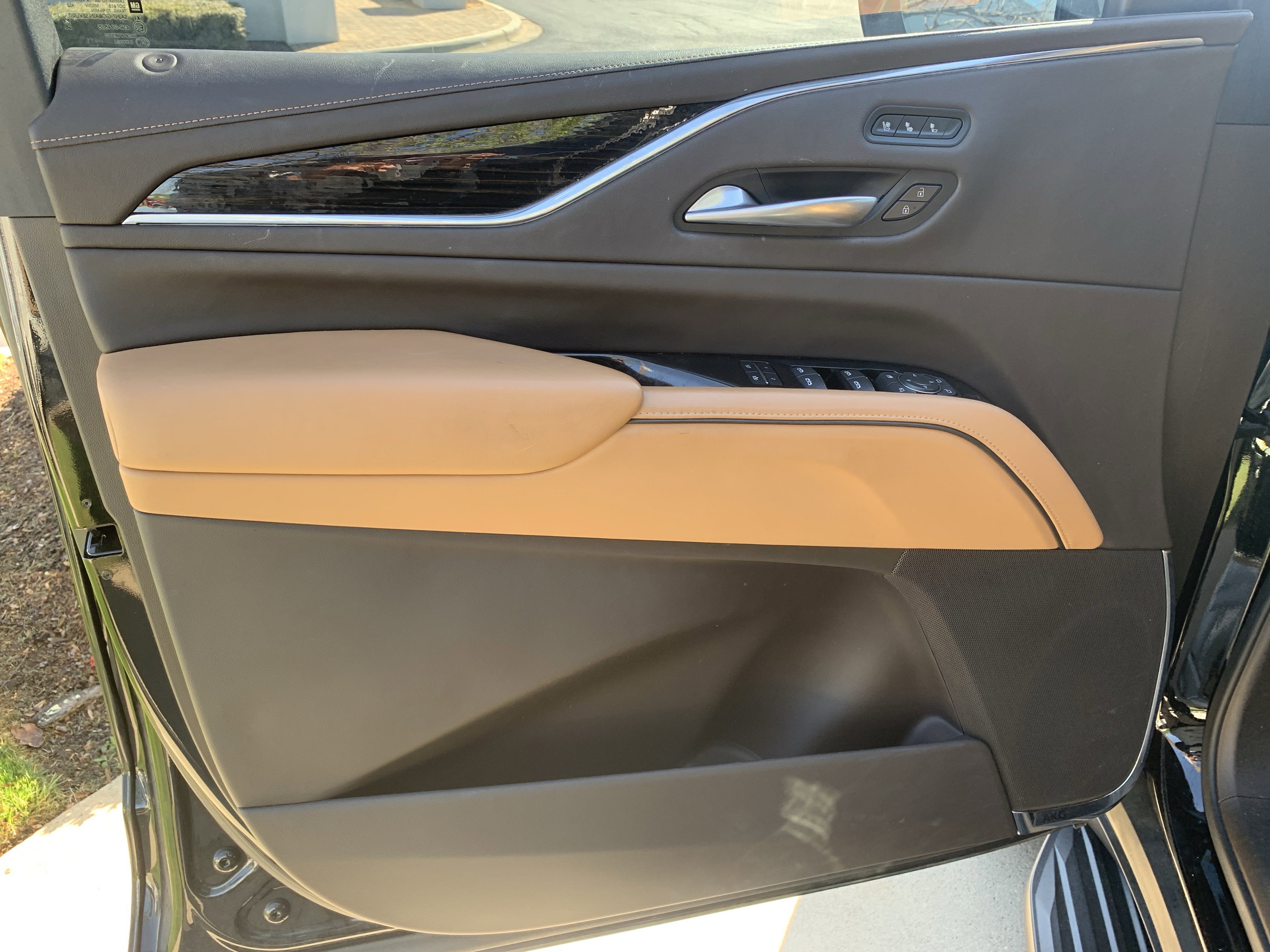 Used 2021 Cadillac Escalade ESV Premium Luxury image 14