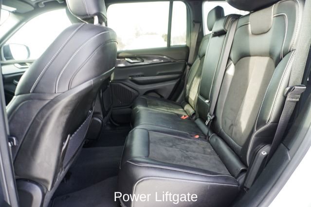 Used 2023 Jeep Grand Cherokee Altitude image 7