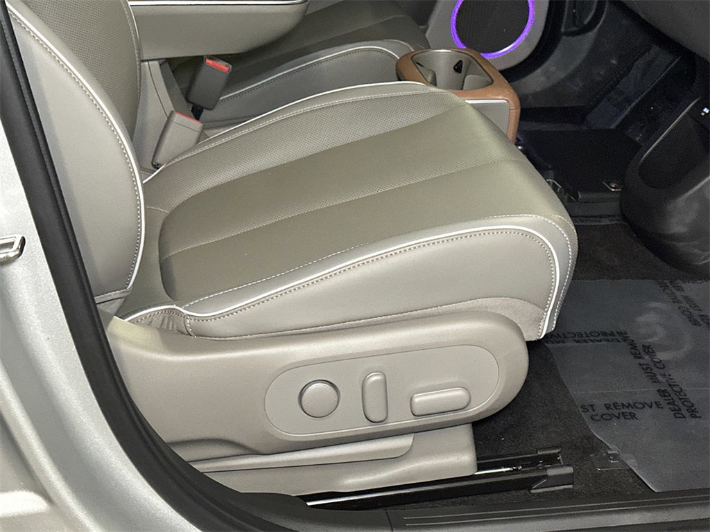 Used 2024 Hyundai Ioniq 5 Limited image 14