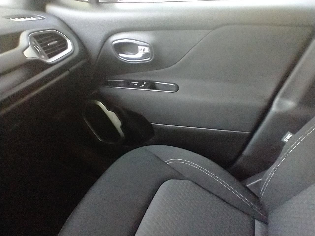 Used 2021 Jeep Renegade Latitude FWD image 21