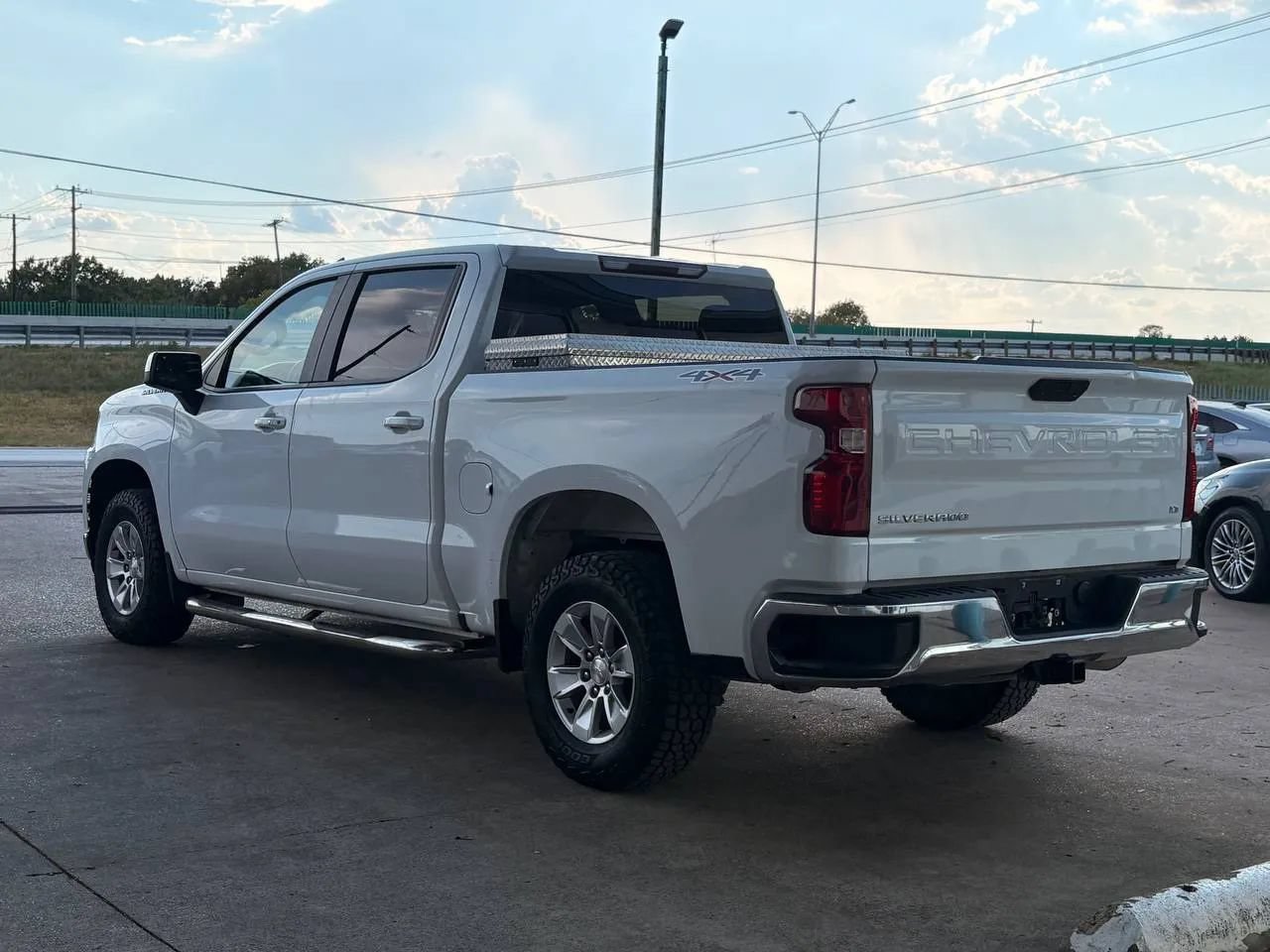 Used 2021 Chevrolet Silverado 1500 LT AWD/4WD image 5