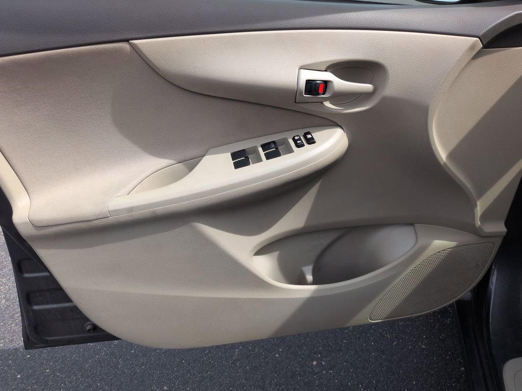 Used 2009 Toyota Corolla LE FWD image 11