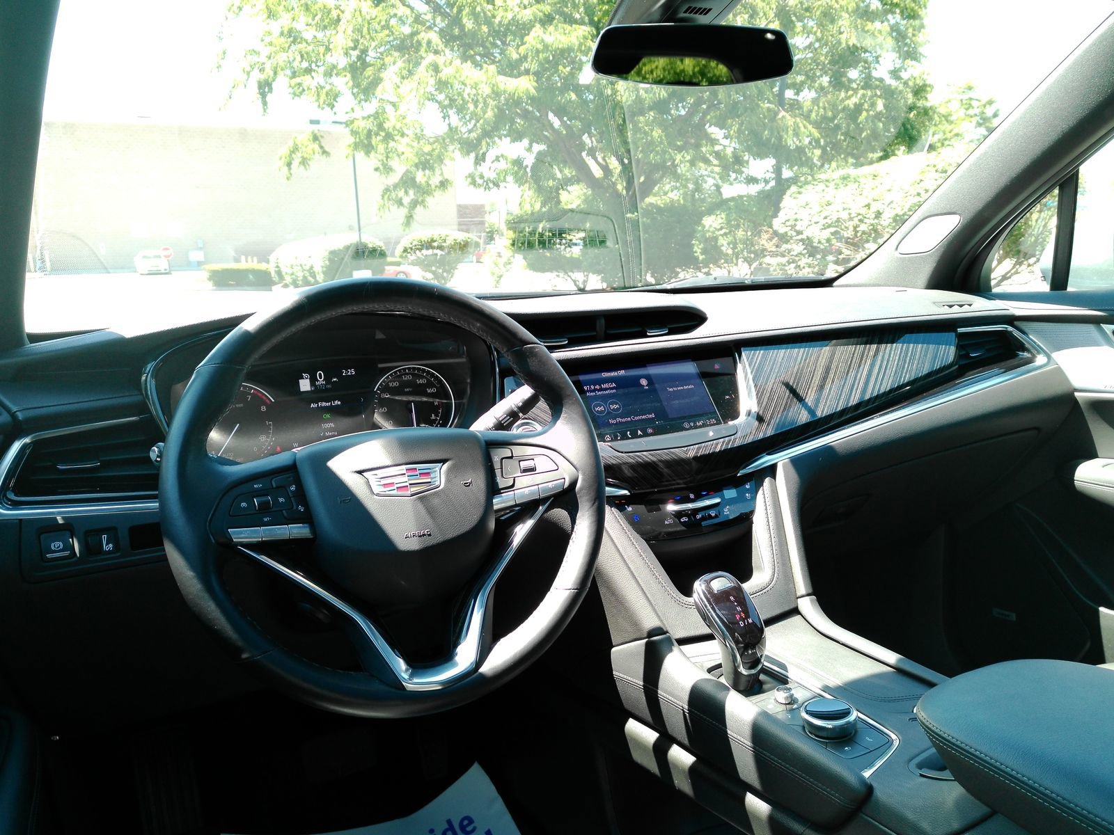 Used 2025 Cadillac XT6 Premium Luxury AWD/4WD image 4