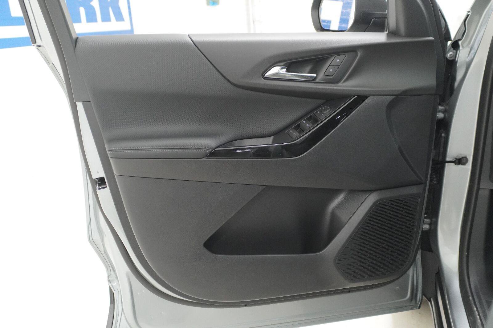 New 2027 Chevrolet Equinox LT FWD image 18