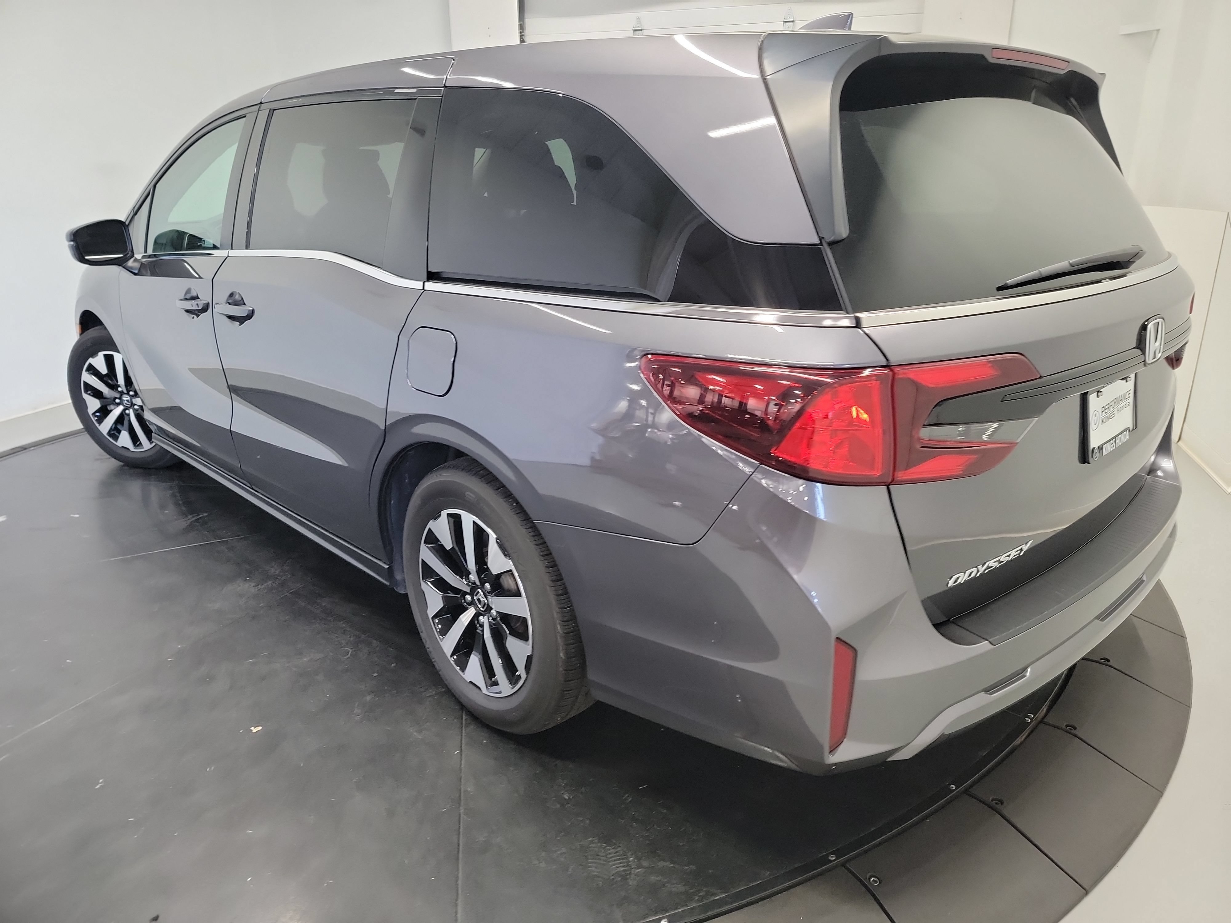 Used 2025 Honda Odyssey EX-L image 6