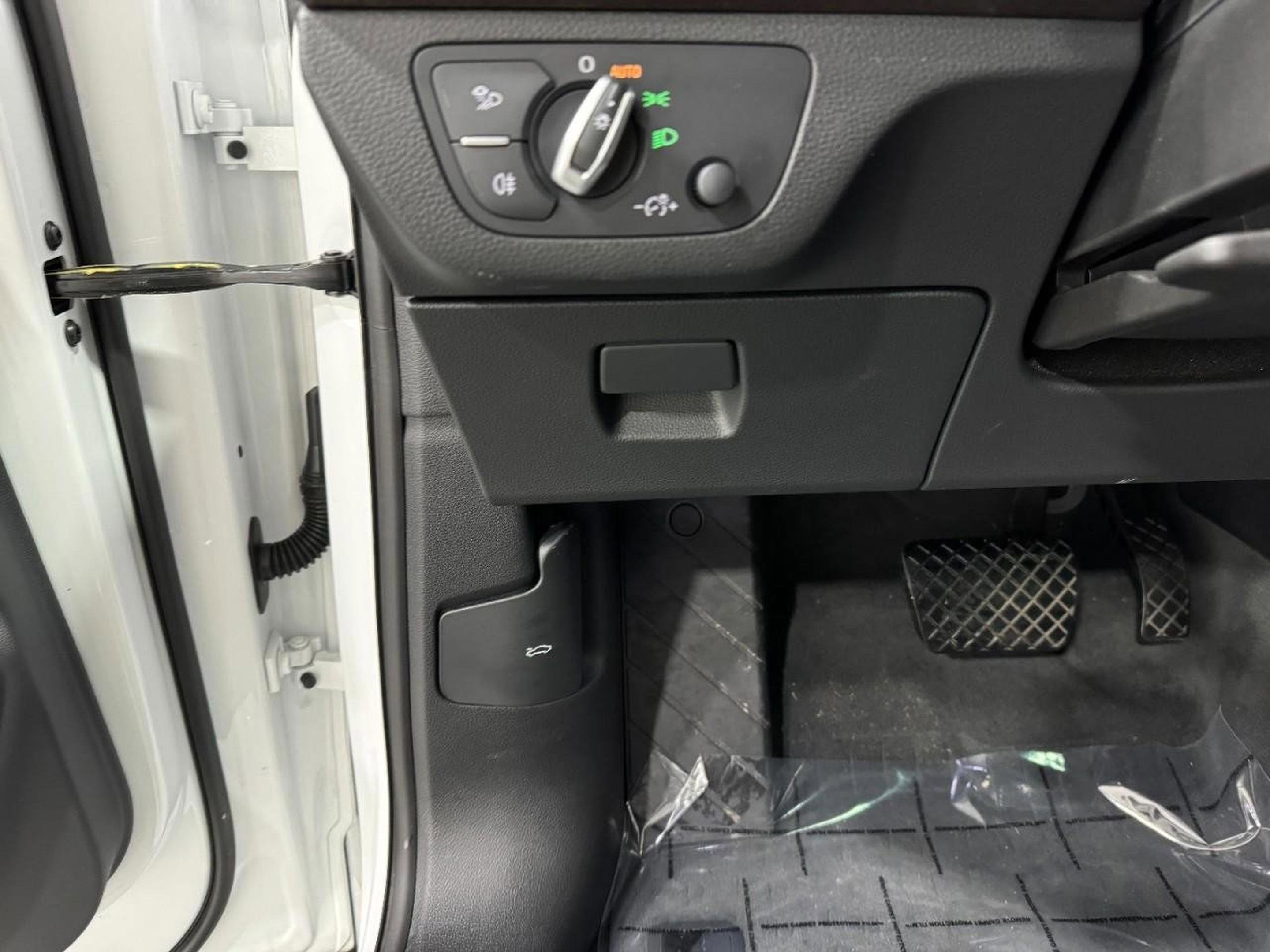 Certified 2025 Audi Q5 2.0T Premium w/ Convenience Plus Package image 30