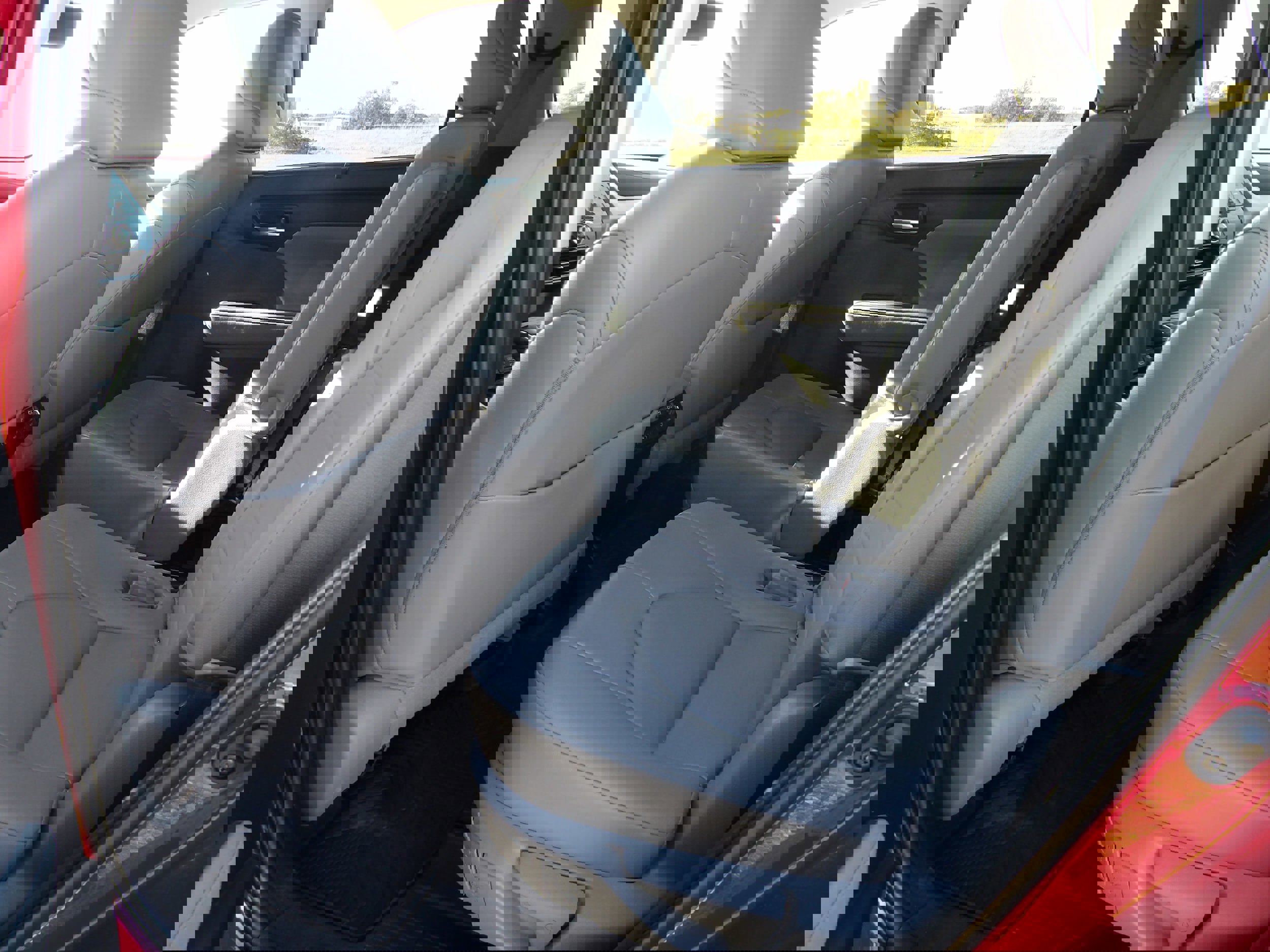 Used 2023 Toyota Highlander XLE AWD/4WD image 14