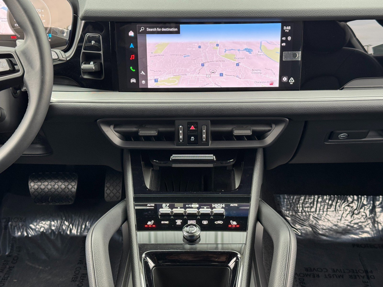 Used 2024 Porsche Cayenne w/ Premium Package image 26