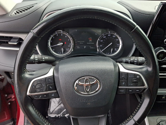 Used 2022 Toyota Highlander XLE AWD/4WD image 14