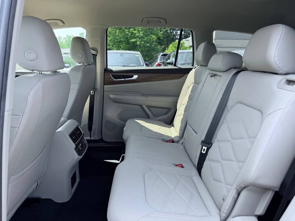 Used 2024 Volkswagen Atlas SE AWD/4WD image 19