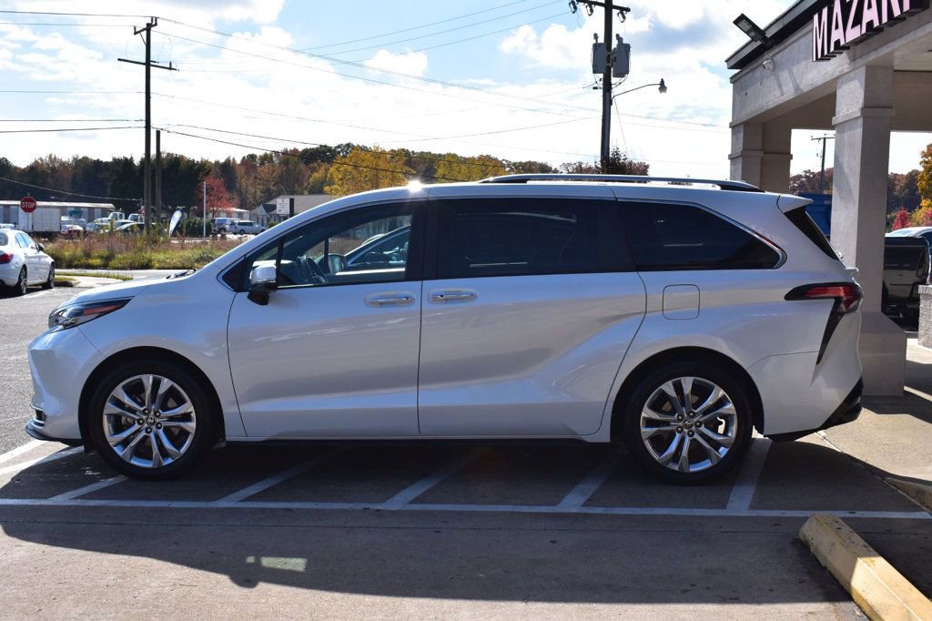 Used 2022 Toyota Sienna Platinum image 5