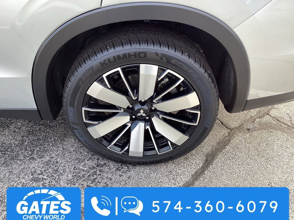 Used 2025 Mitsubishi Outlander SE image 34