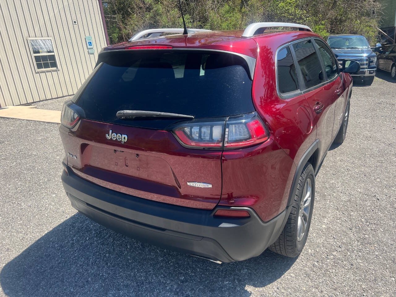 Used 2019 Jeep Cherokee Latitude Plus w/ Cold Weather Group AWD/4WD image 24