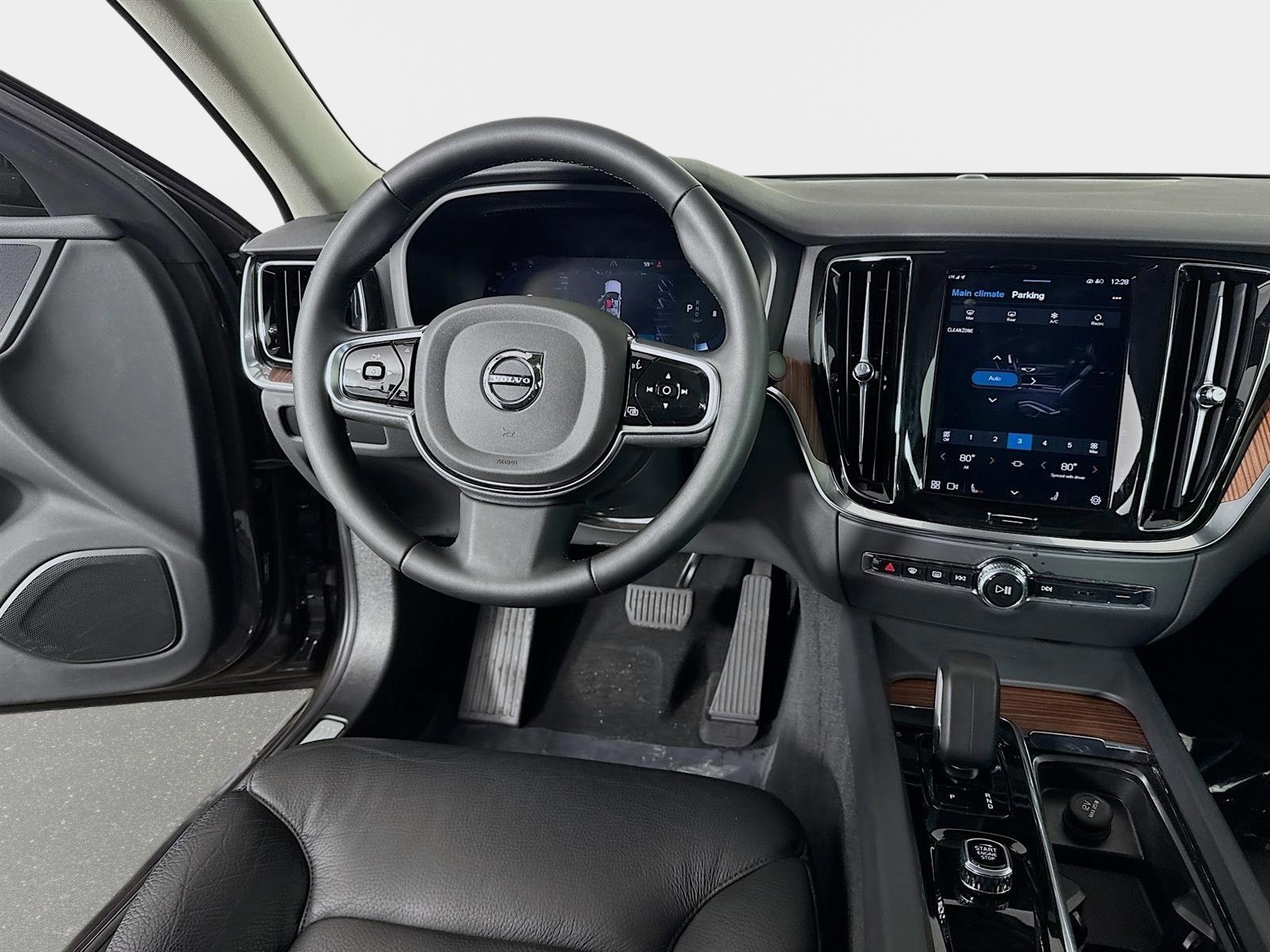 Used 2025 Volvo S60 B5 Plus image 25