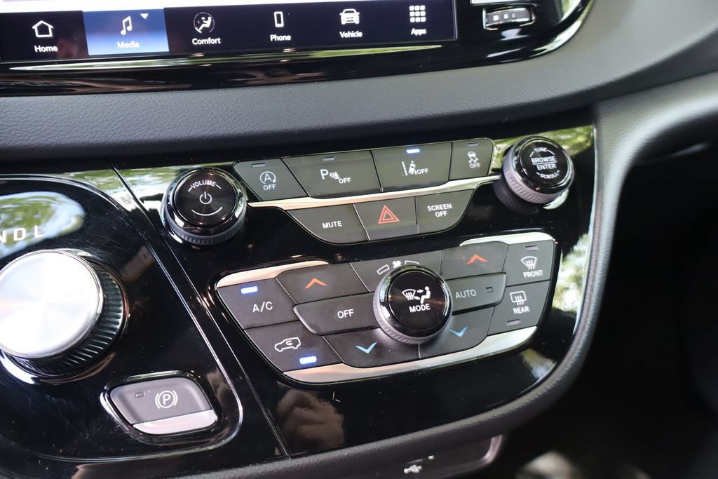 Used 2026 Chrysler Pacifica Select FWD image 23