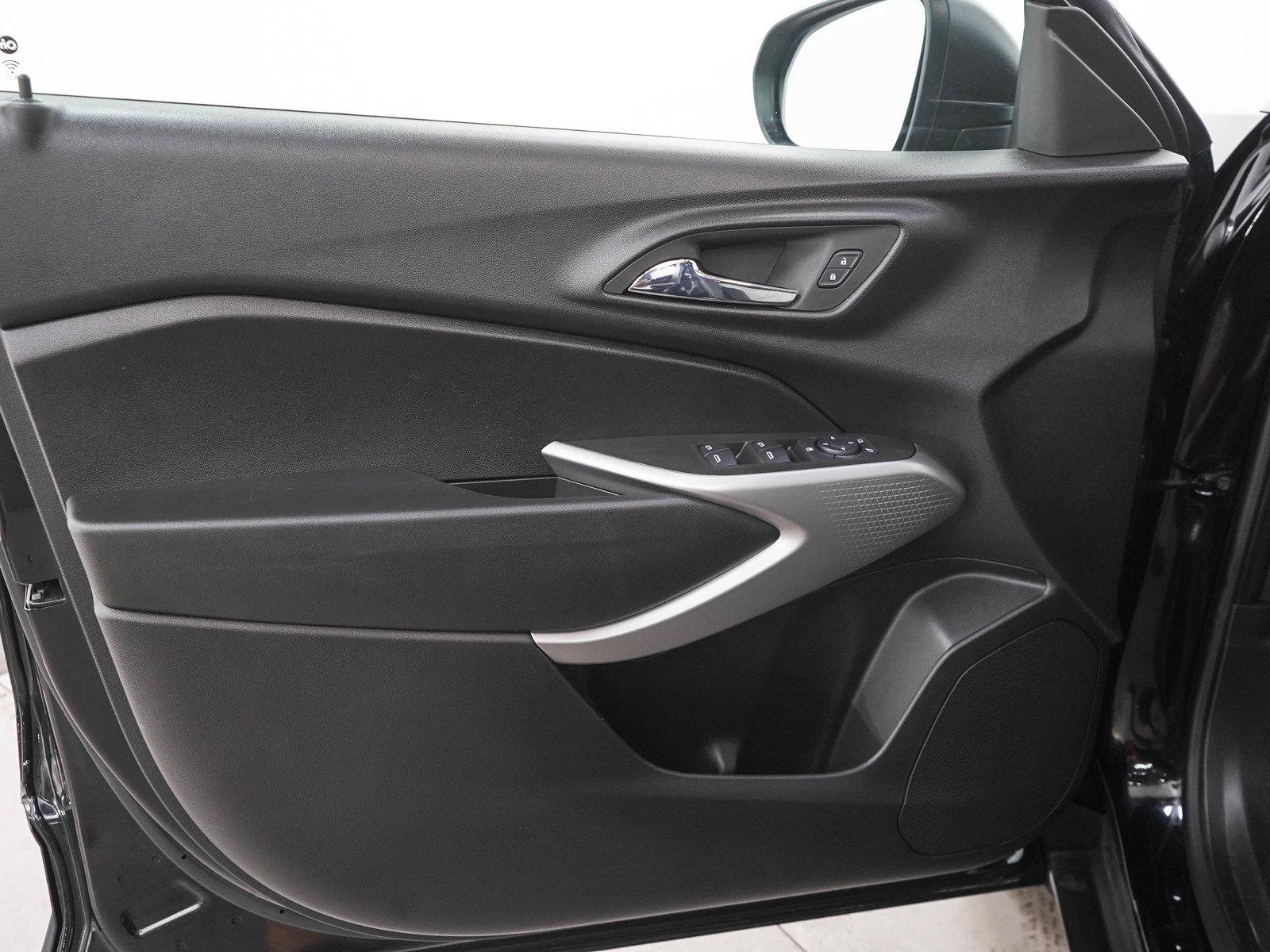 Used 2024 Chevrolet Trax LS FWD image 19