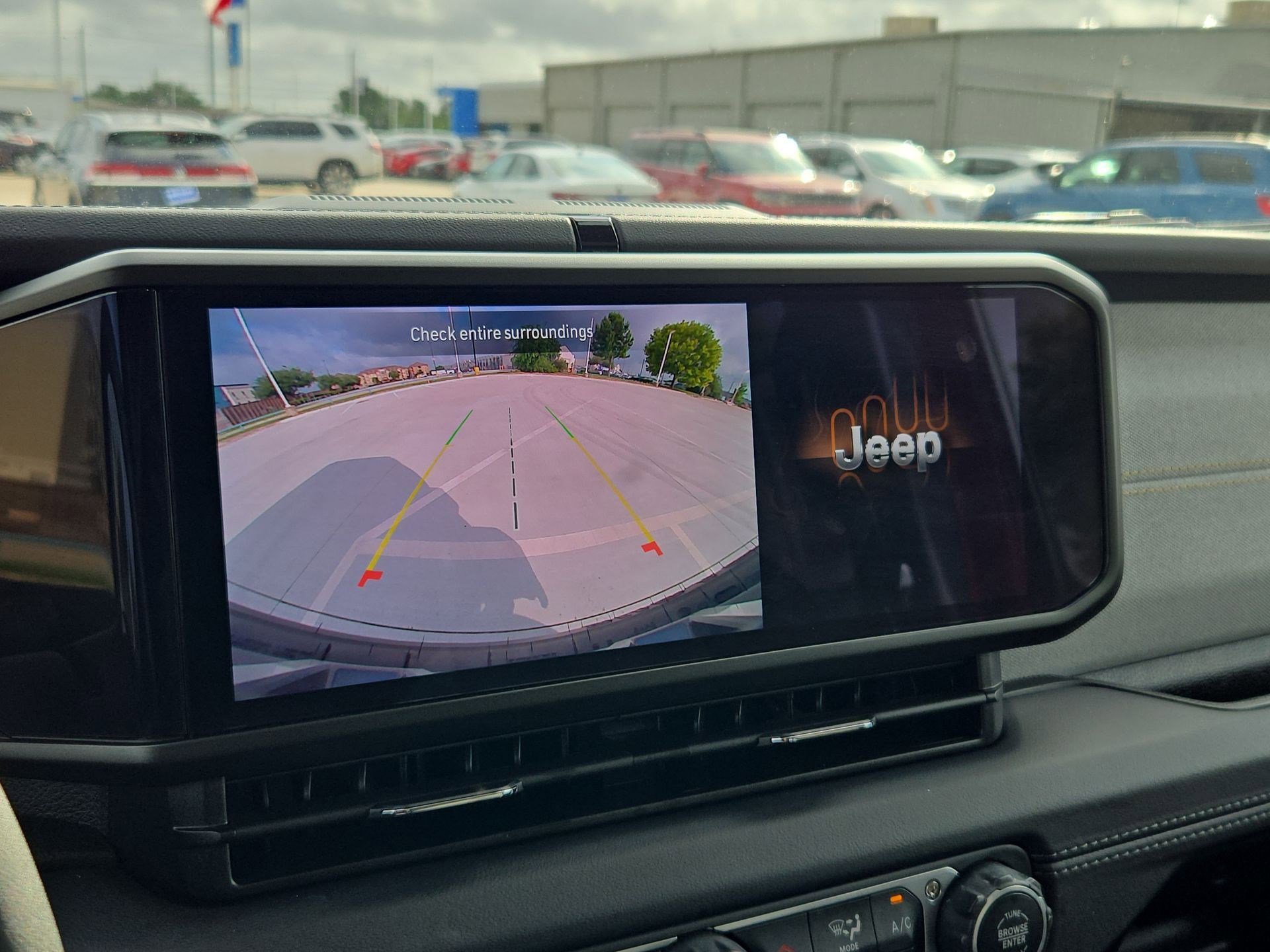 Used 2025 Jeep Wrangler Sahara AWD/4WD image 24