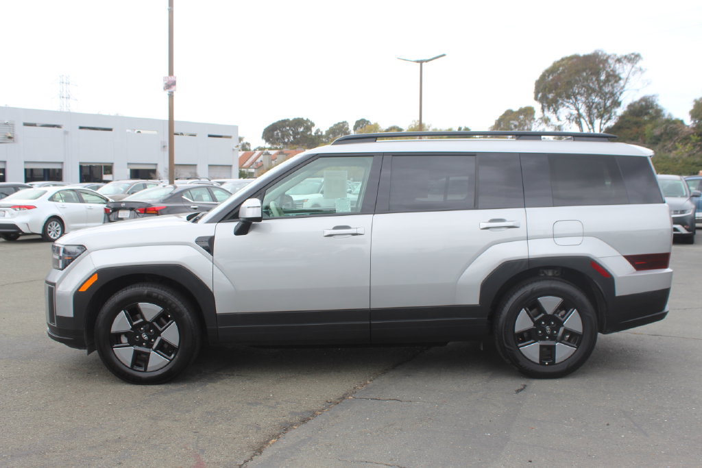 Used 2025 Hyundai Santa Fe SEL AWD/4WD image 2