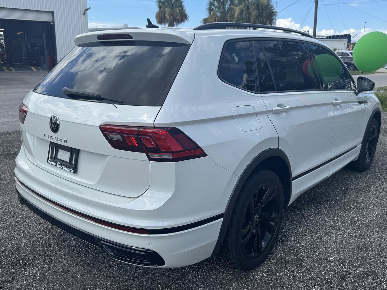 Used 2023 Volkswagen Tiguan SE R-Line FWD image 5