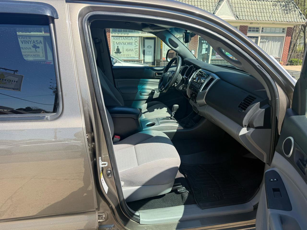 Used 2012 Toyota Tacoma 4x4 Double Cab w/ SR5 Pkg image 40