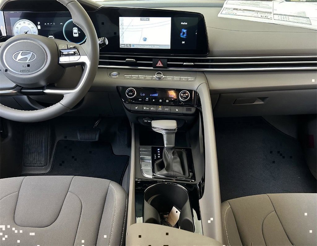 Used 2024 Hyundai Elantra SEL w/ Convenience Package image 3