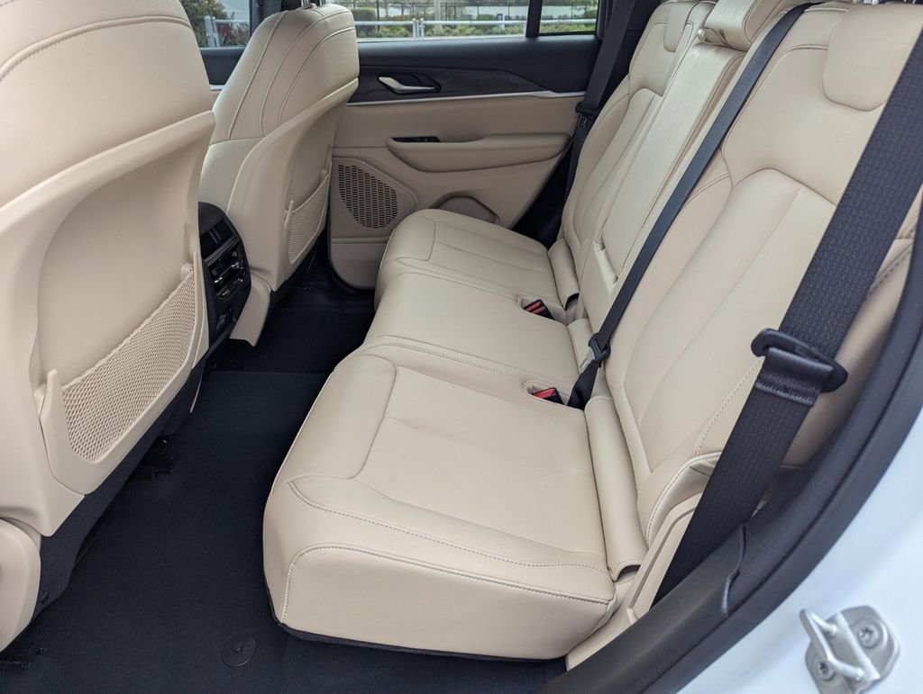 Used 2024 Jeep Grand Cherokee Limited image 18