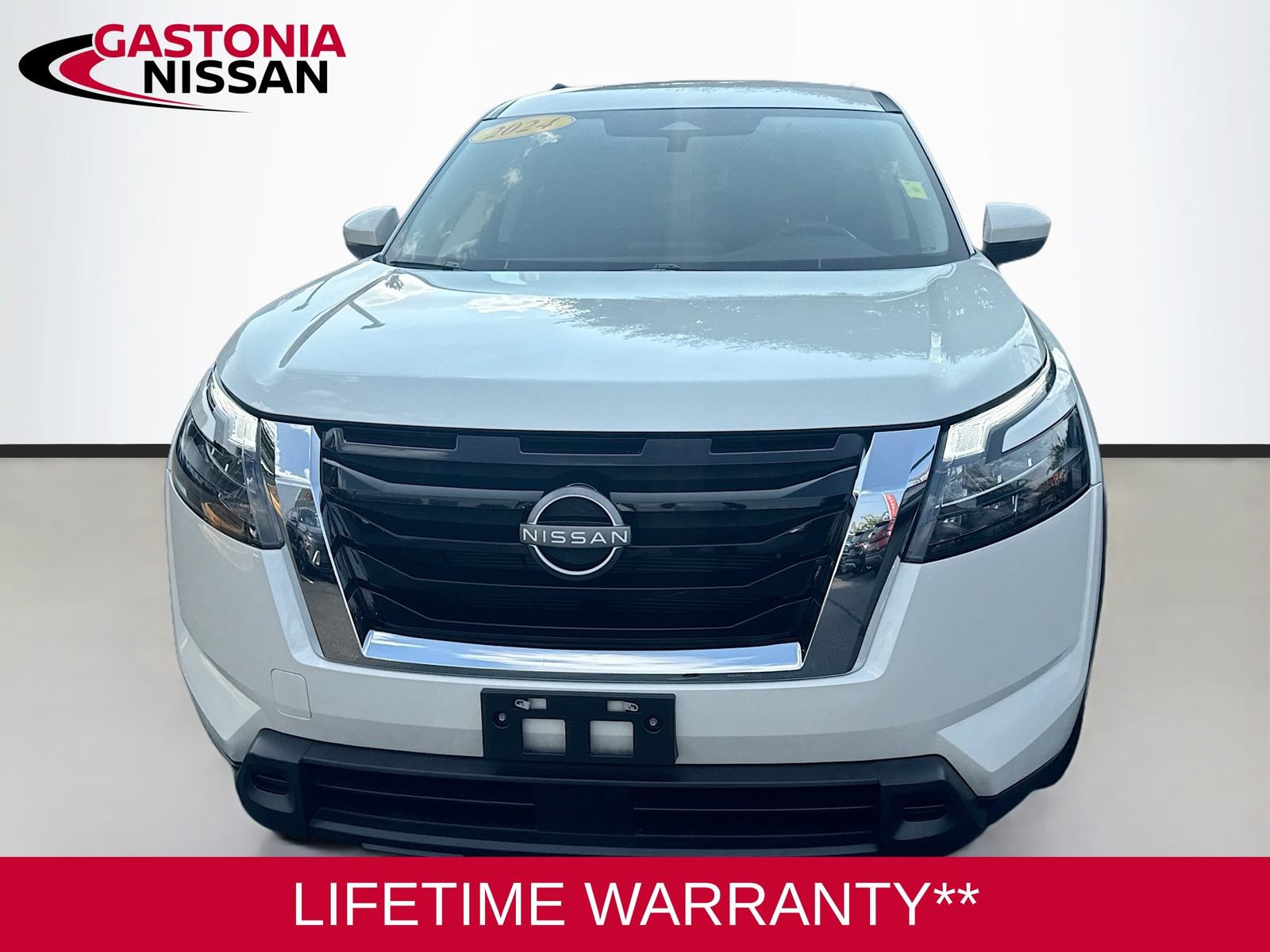 Used 2024 Nissan Pathfinder SV AWD/4WD image 2