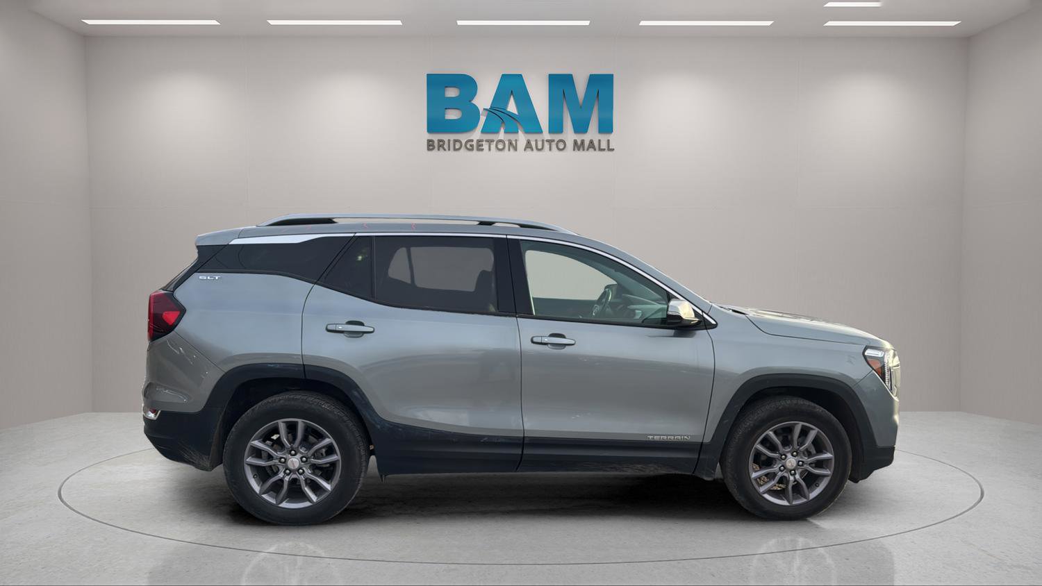 Used 2023 GMC Terrain SLT image 8