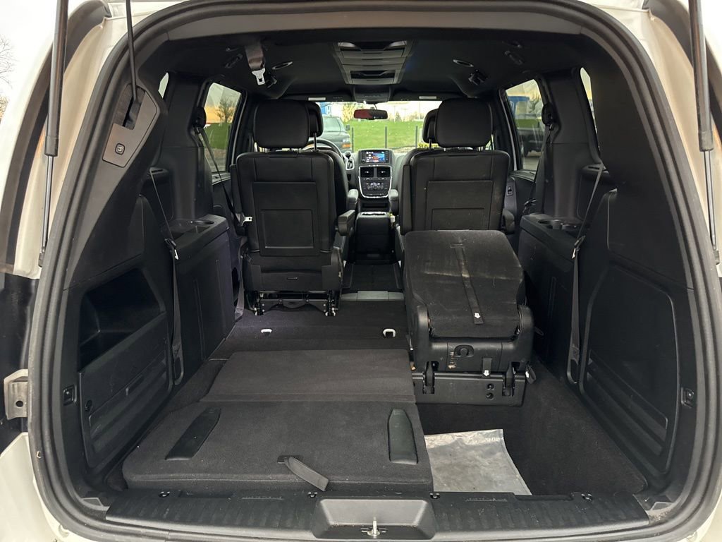 Used 2017 Dodge Grand Caravan SXT w/ Driver Convenience Group image 7