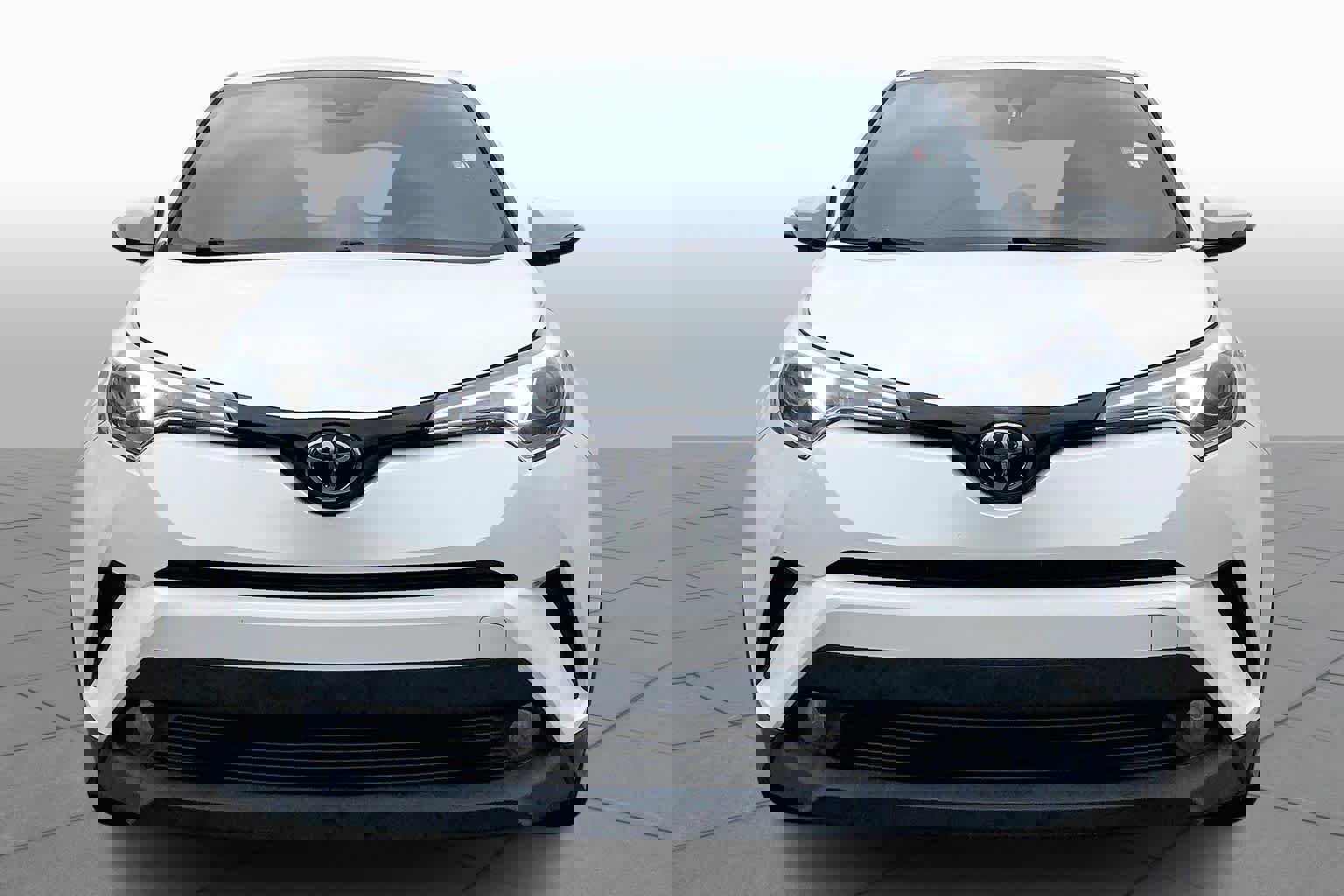 Used 2018 Toyota C-HR XLE FWD image 4