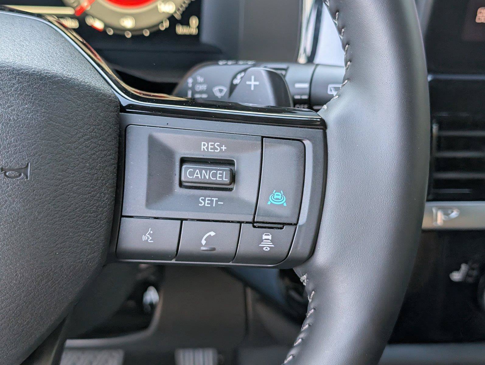 Used 2026 Nissan Pathfinder SL FWD image 27