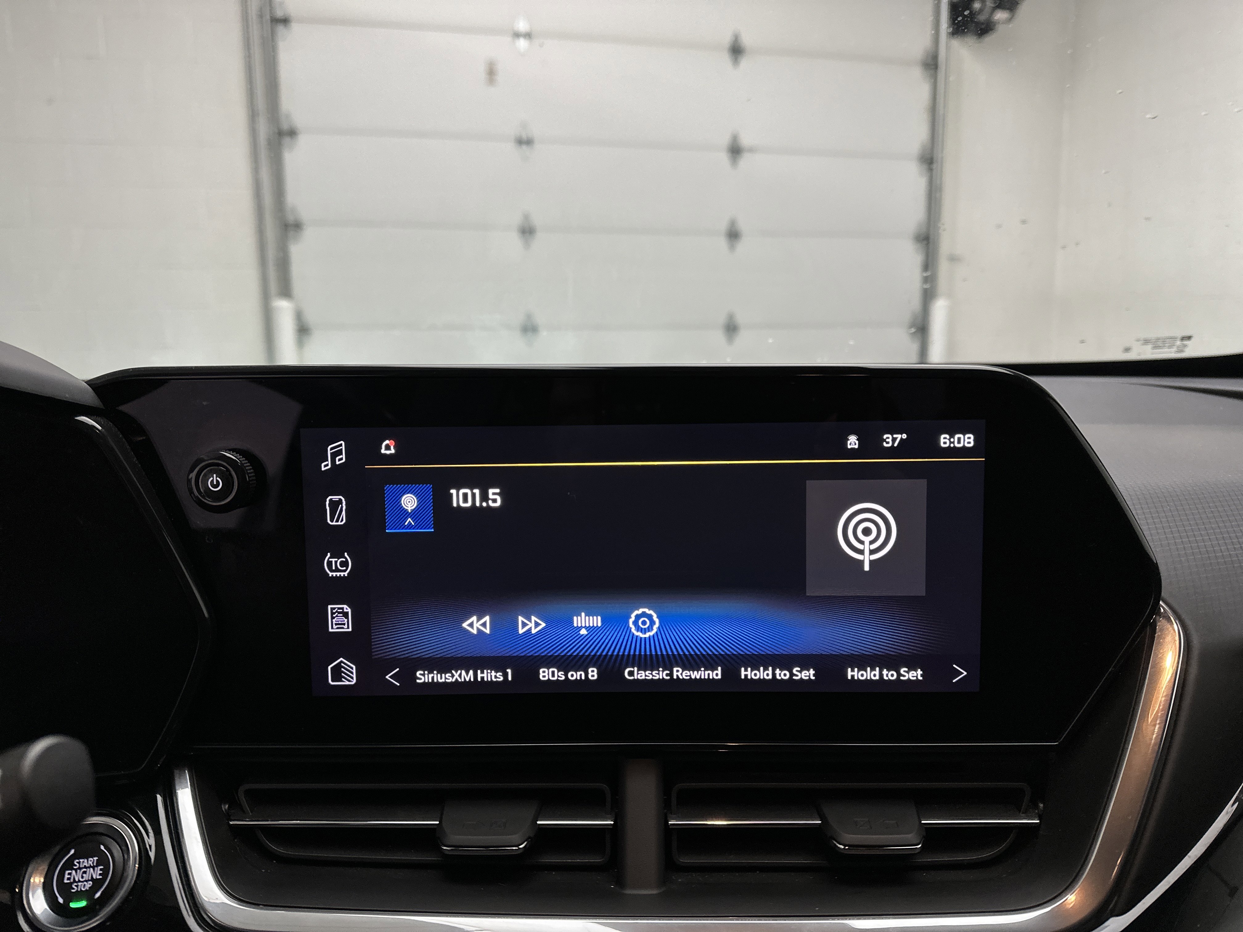 Used 2025 Chevrolet Trax RS w/ Driver Confidence Package image 28