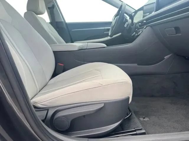 Used 2025 Hyundai Sonata SEL FWD image 13