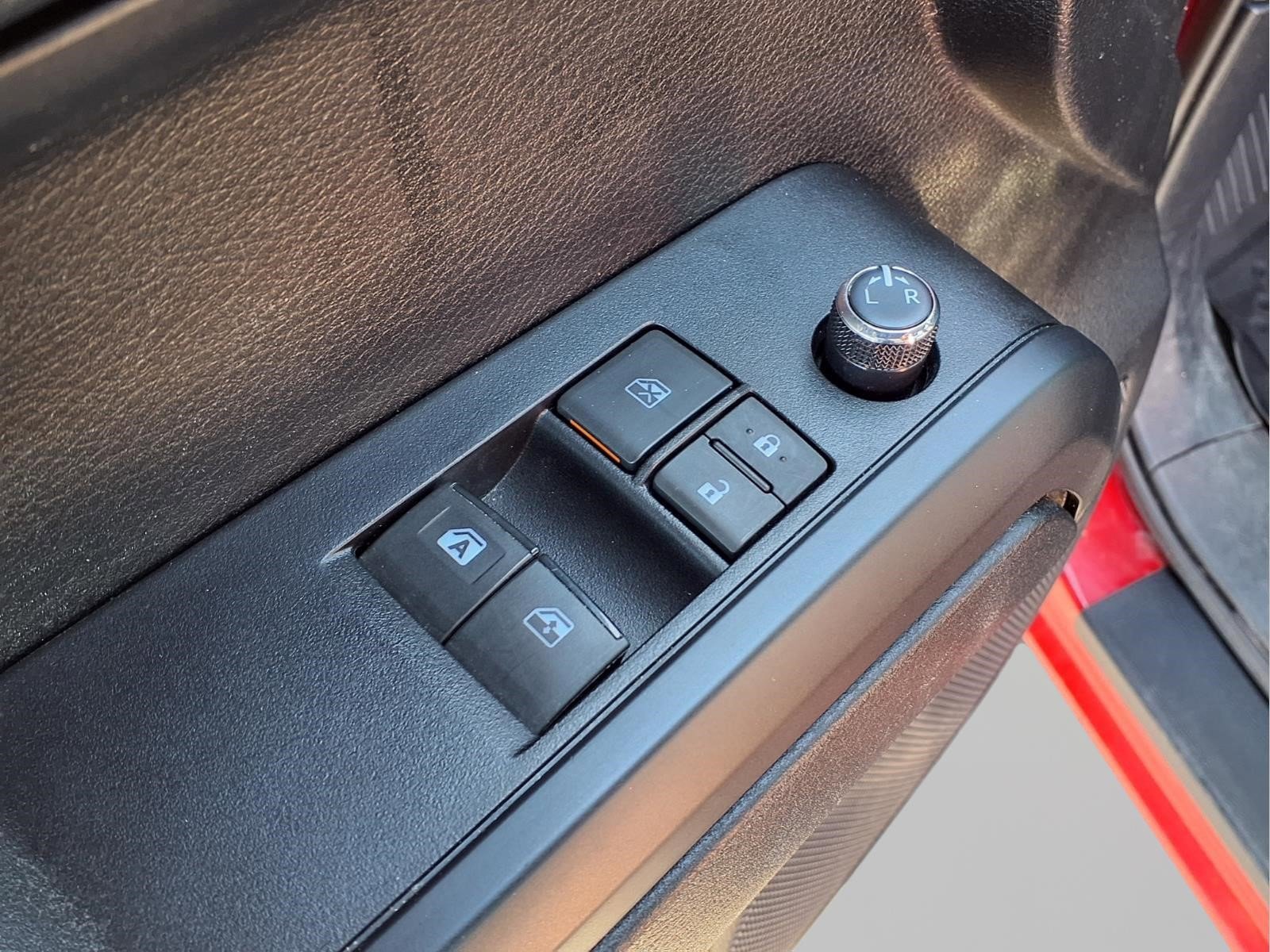 Used 2017 Toyota Tacoma SR image 11