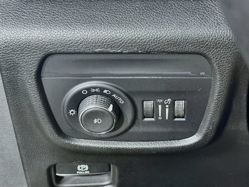 Used 2023 Jeep Grand Cherokee Limited RWD image 24