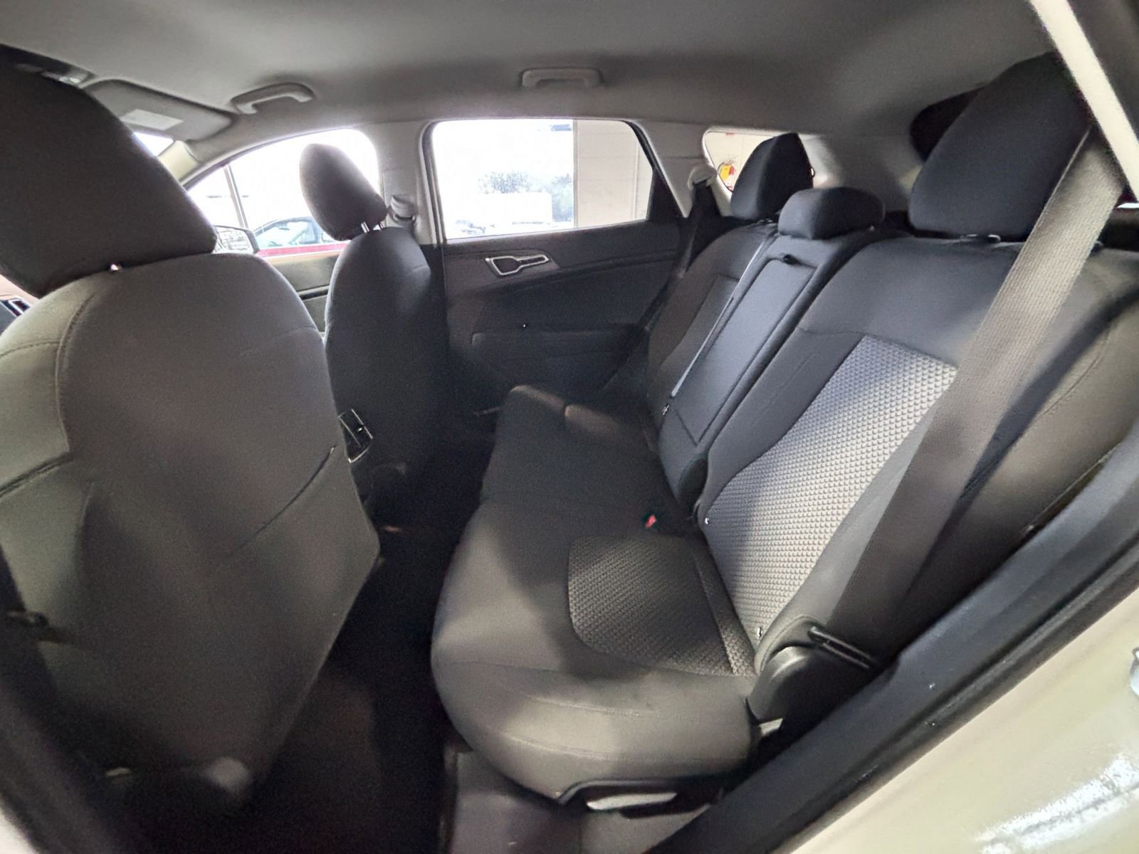 Used 2025 Kia Sportage LX image 30