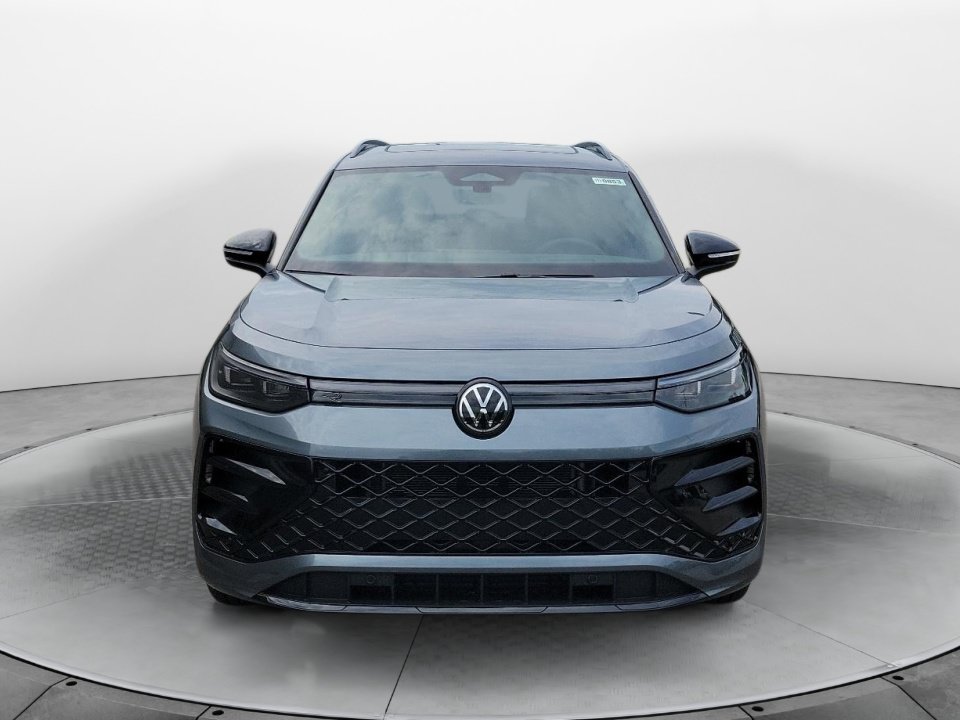 New 2026 Volkswagen Tiguan SE R-Line FWD image 2