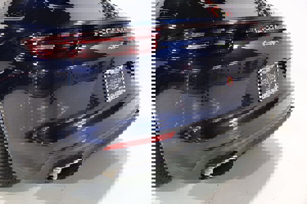 Used 2018 Porsche Panamera 4 image 90