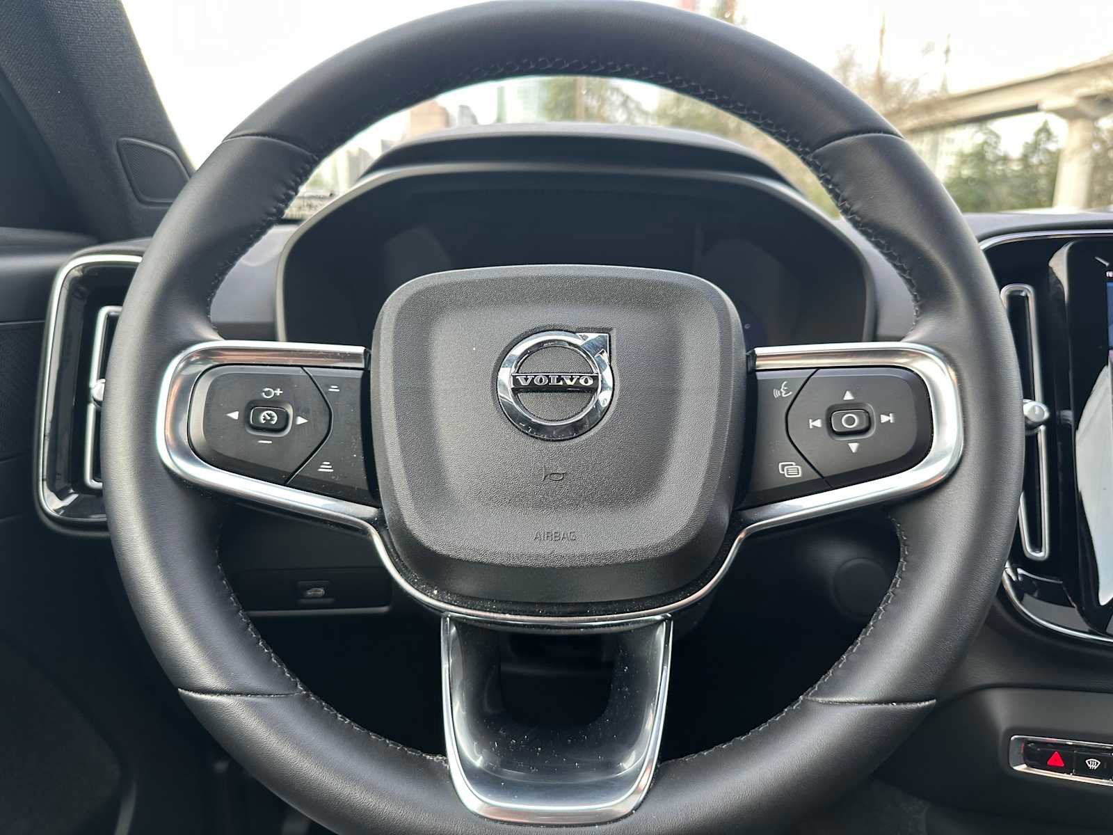 Certified 2023 Volvo XC40 Recharge Ultimate w/ Protection Package Premier image 23