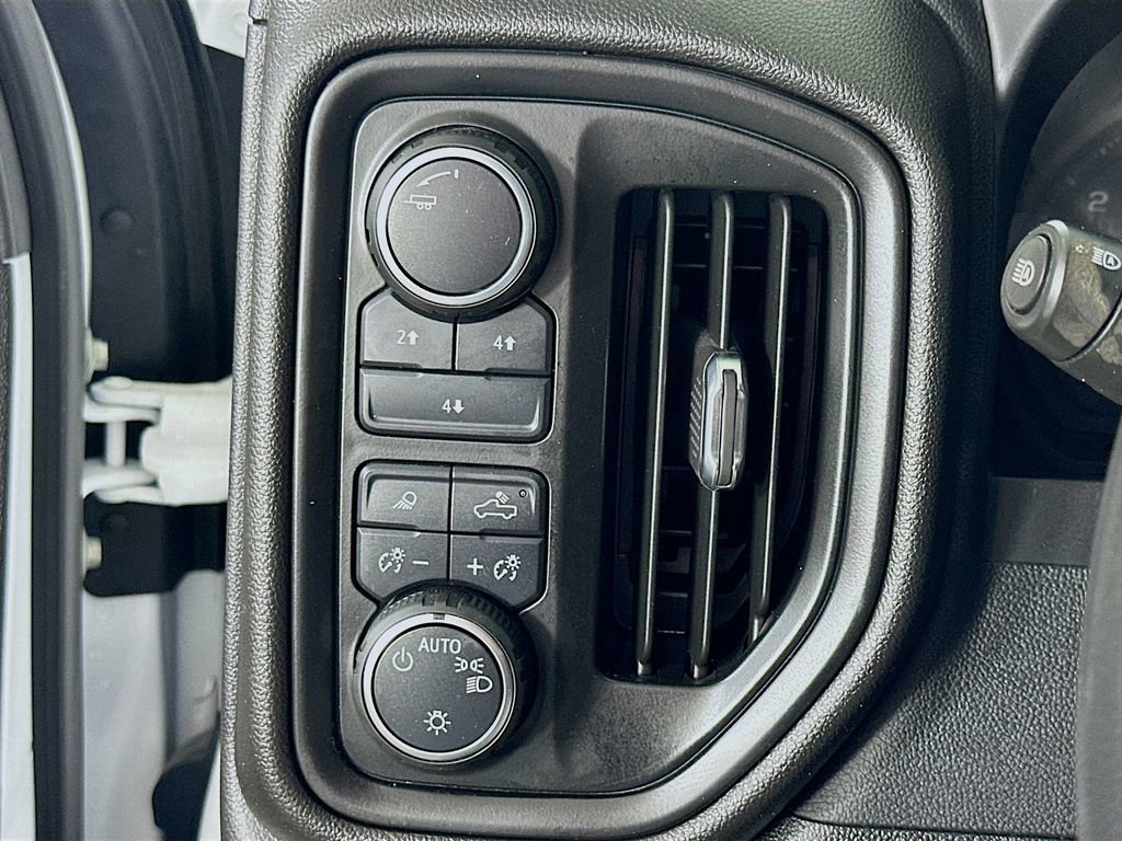 Used 2025 Chevrolet Silverado 2500 Custom w/ Custom Value Package image 21