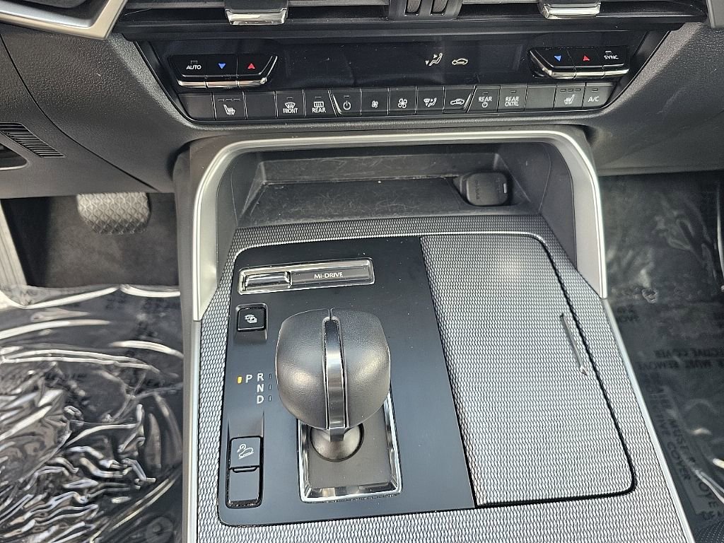 Certified 2024 MAZDA CX-90 Plug-In Hybrid w/ Preferred image 33