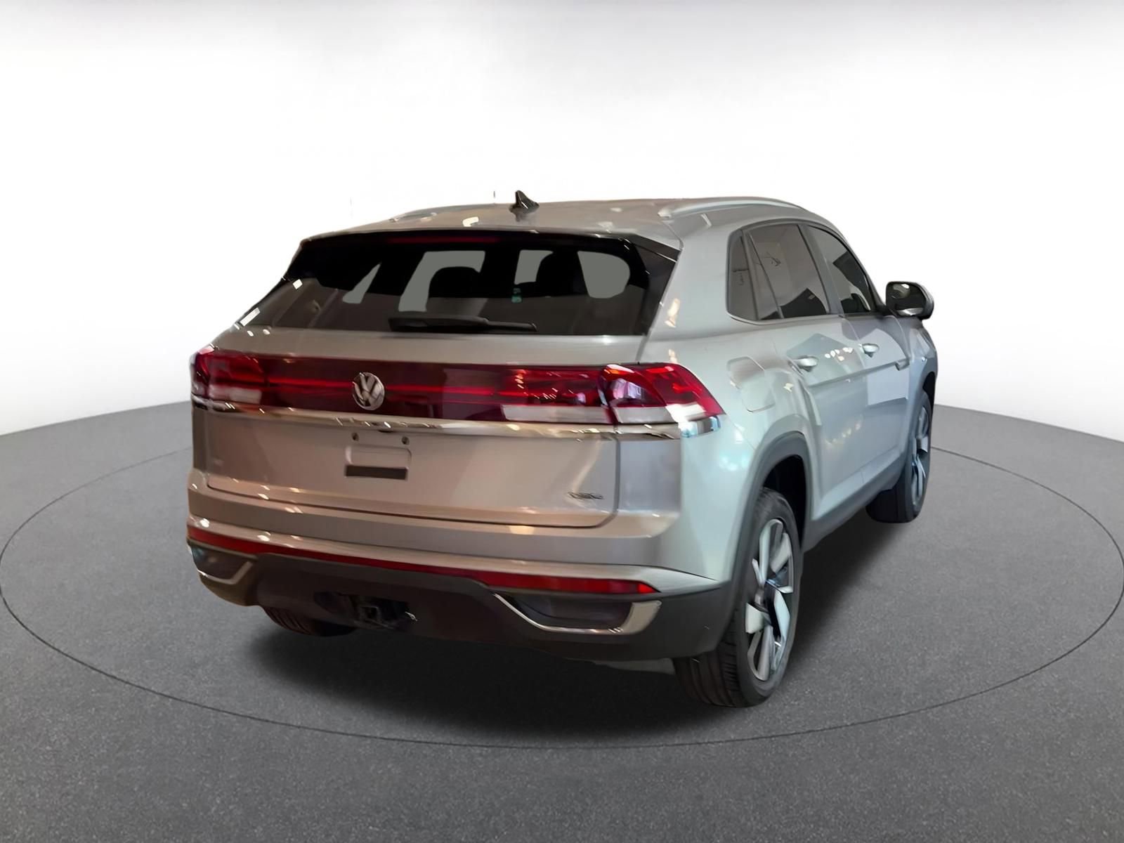 Used 2025 Volkswagen Atlas Cross Sport SE image 16