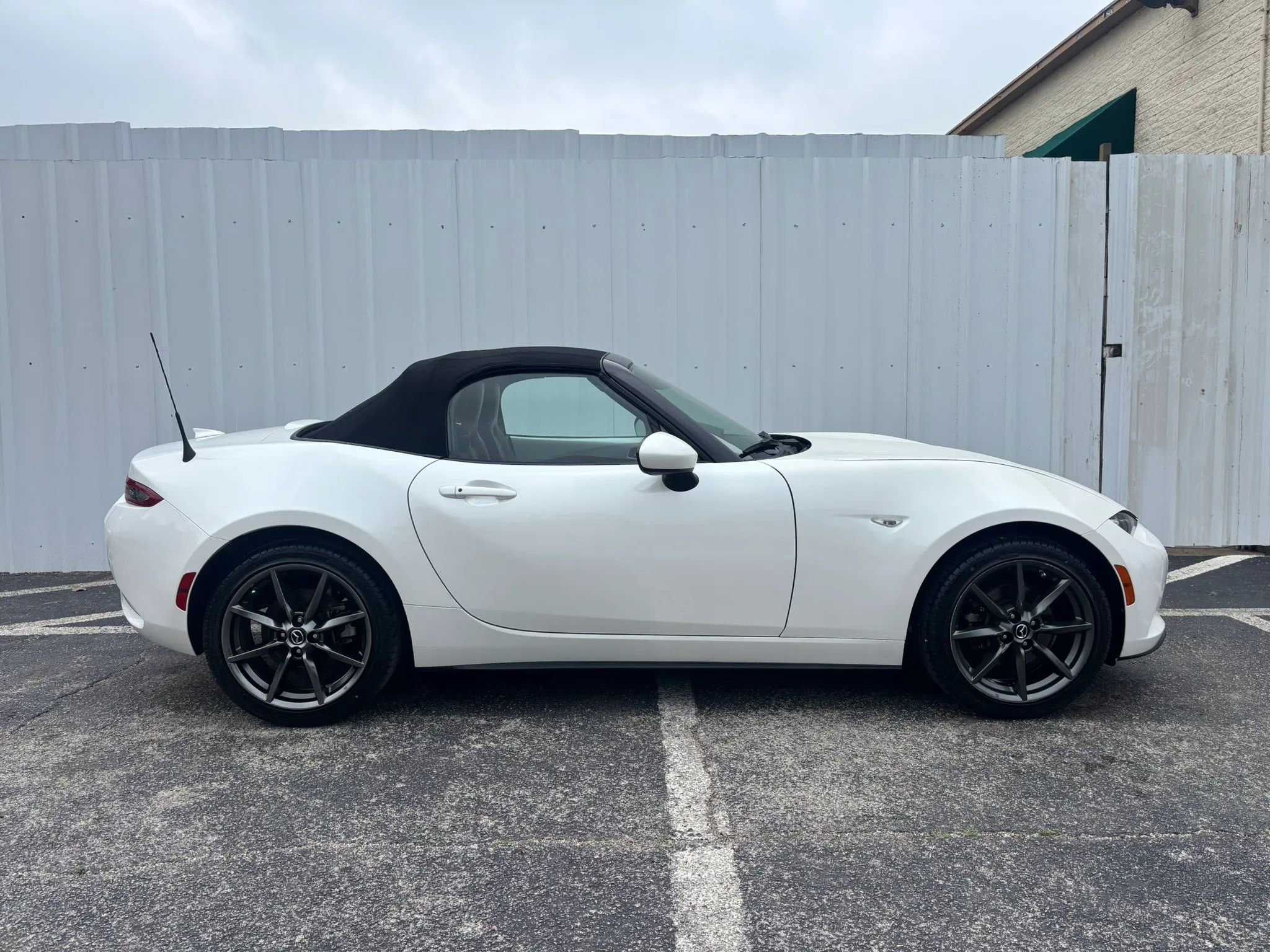 Used 2019 MAZDA MX-5 Miata Grand Touring RWD image 8