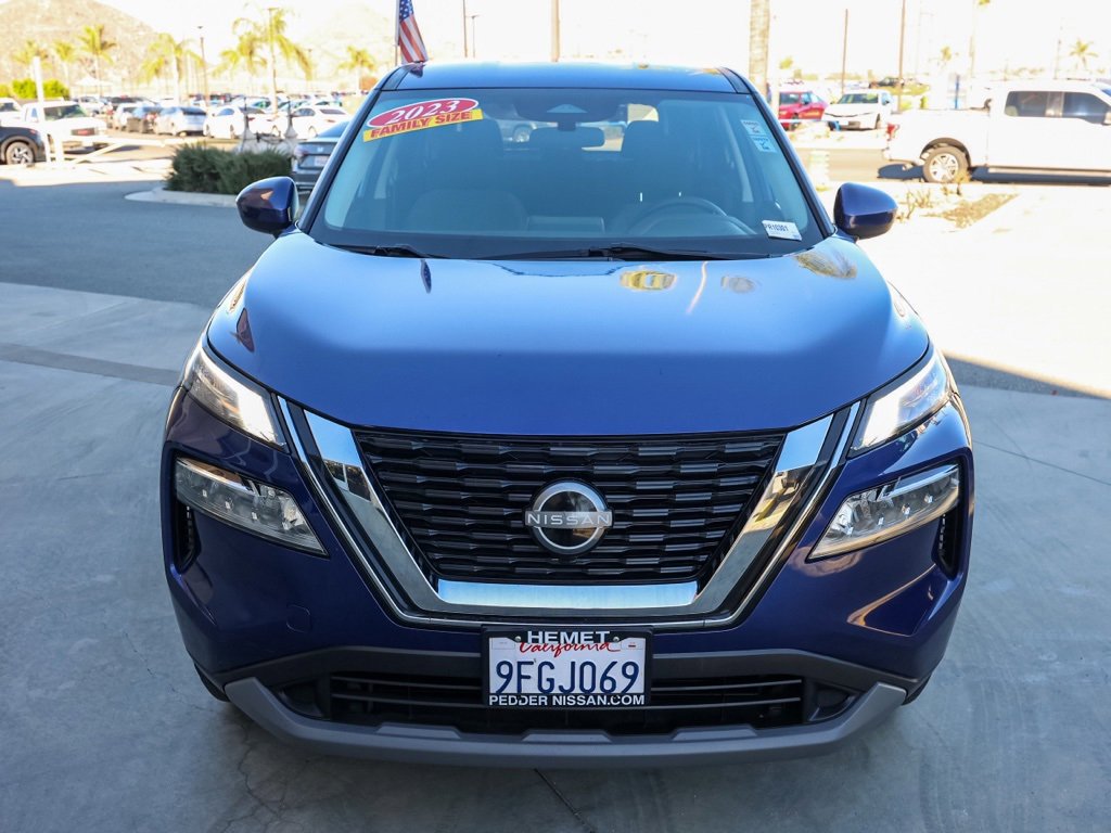 Used 2023 Nissan Rogue SV image 9