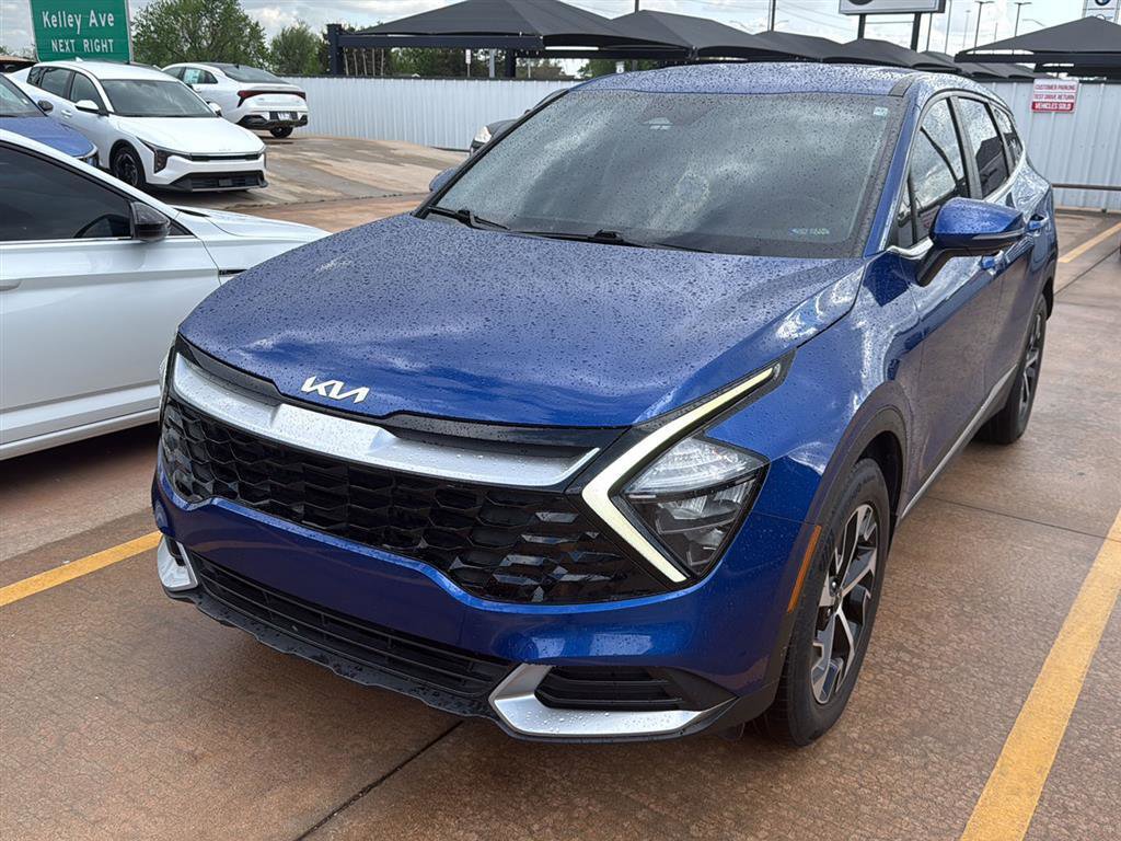 Used 2023 Kia Sportage EX image 2