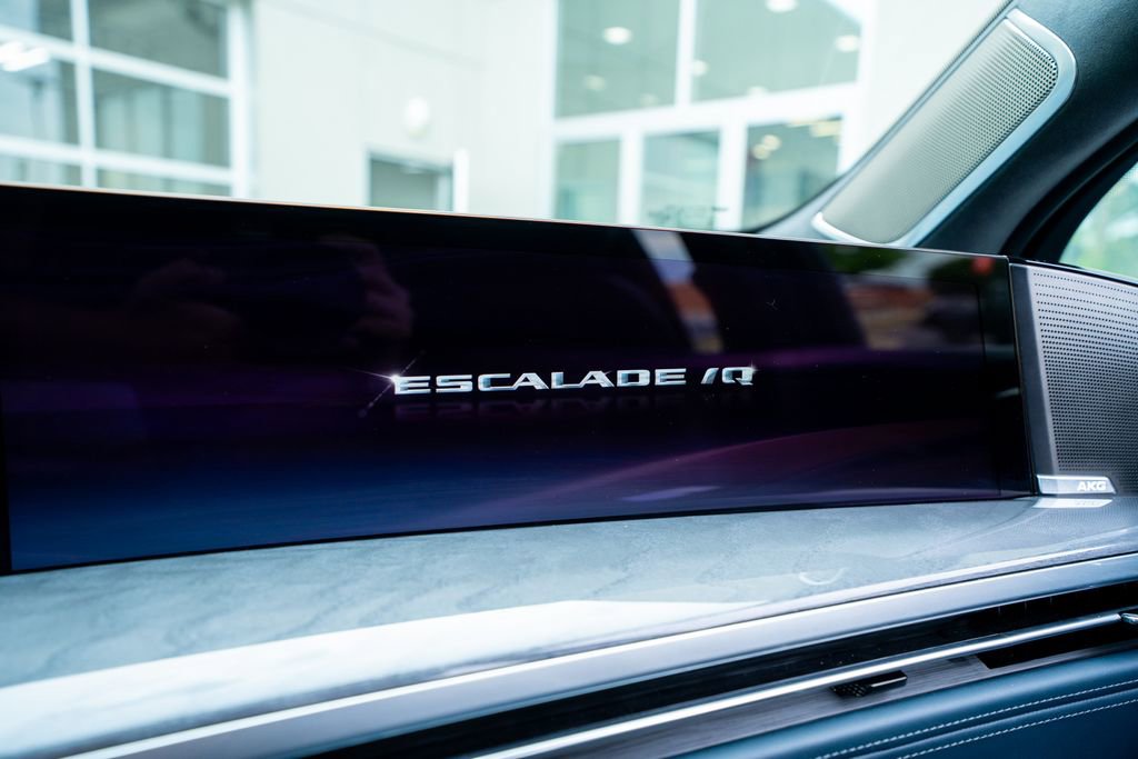 Used 2025 Cadillac Escalade IQ Luxury 2 w/ LPO, Premium Carpet Package AWD/4WD image 46