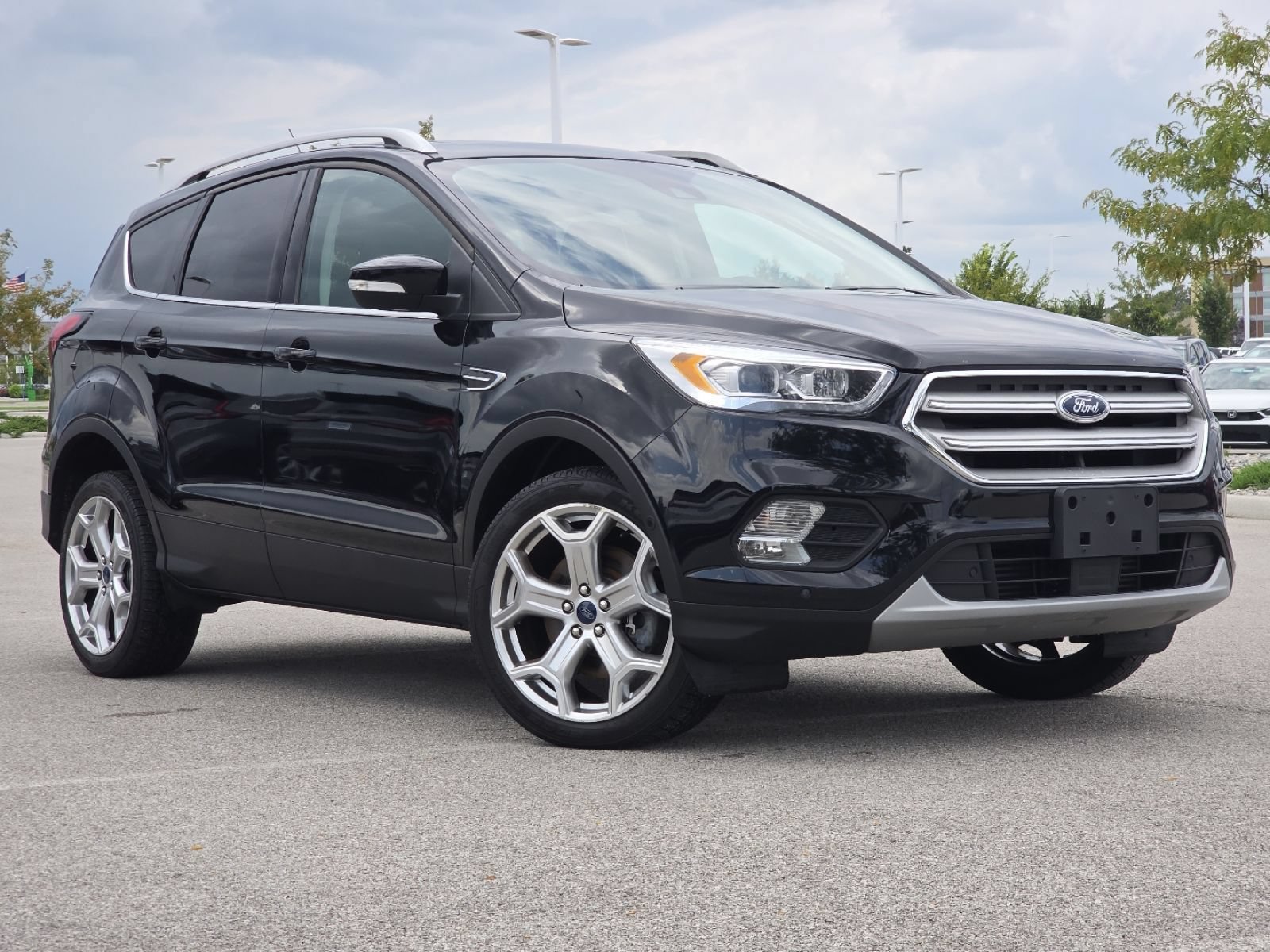 Used 2019 Ford Escape Titanium AWD/4WD image 2