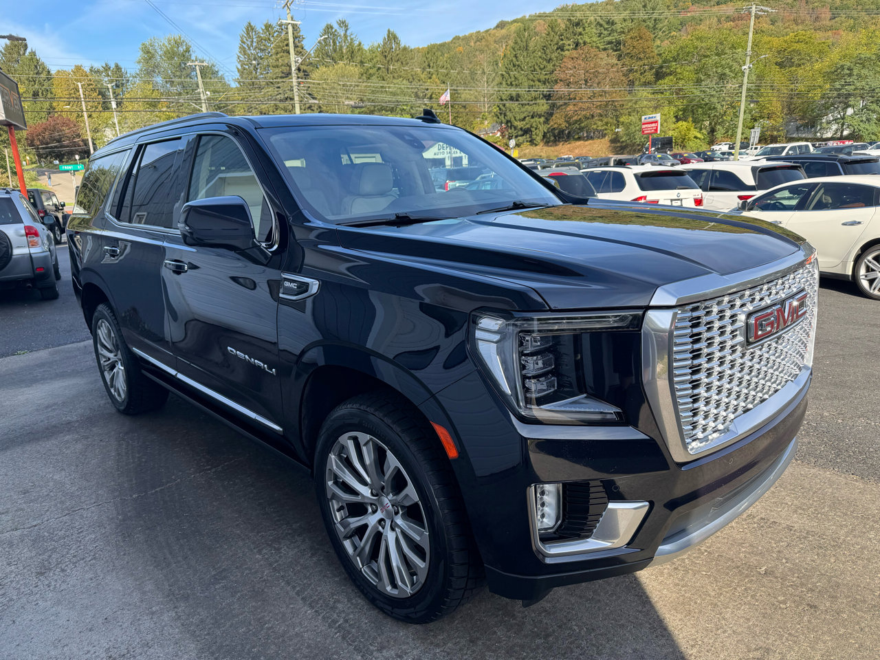 Used 2021 GMC Yukon Denali w/ Denali Ultimate Package image 3